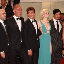 Venezia 2019: uno scatto del cast sul red carpet di ZeroZeroZero
