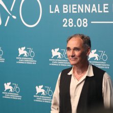 Venezia 2019: uno scatto di Mark Rylance  al photocall di Waiting for the Barbarians