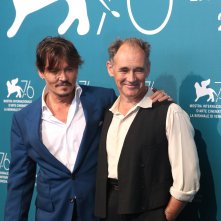 Venezia 2019: Johnny Depp e Mark Rylance al photocall di Waiting for the Barbarians