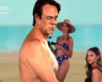 Maurizio Crozza è The New Conte: la parodia del premier in slip bianco come Jude Law