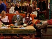 Friends: il mitico divano per due giorni a Roma in piazza Barberini per i 25 anni della serie tv