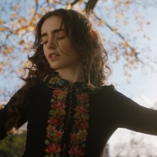 Tolkien: Lily Collins in una scena del film