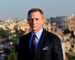 Bond 25: Daniel Craig ricoperto di sangue nelle nuove foto dal set di Matera