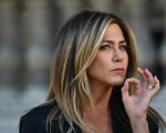Jennifer Aniston svela il rituale magico a cui partecipa con altri vip