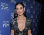 Demi Moore nuda e perfetta a 56 anni sulla copertina di Harper's Bazaar
