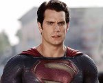 Henry Cavill ammicca a Superman in una nuova foto su Instagram