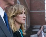 Felicity Huffman condannata a 14 giorni di carcere per lo scandalo dei college