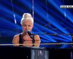 Tale e quale show: Lady Gaga canta Shallow nell'imitazione di Lidia Schillaci