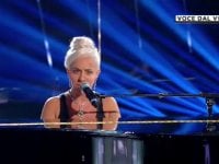 Tale e quale show: Lady Gaga canta Shallow nell'imitazione di Lidia Schillaci