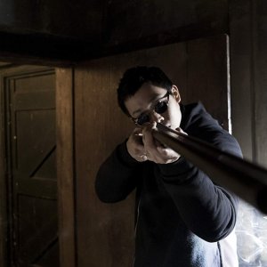 Eat Local - A cena coi vampiri: Lukaz Leong in una scena del film