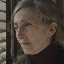 Rosa: un primo piano di Lunetta Savino