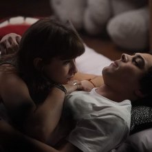 Selfie di famiglia: Thaïs Alessandrin durante una scena