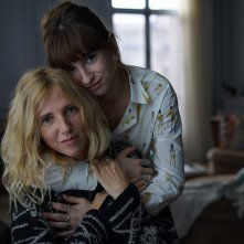 Selfie di famiglia: una scena del film con Sandrine Kiberlain e Thaïs Alessandrin