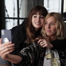Selfie di famiglia: Sandrine Kiberlain, Thaïs Alessandrin in una scena del film