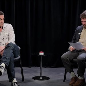 Between Two Ferns: Il Film: Zach Galifianakis e Jon Hamm in una scena del film