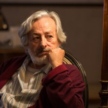 Manuale sull’Alzheimer – Lettere a mia figlia: Leo Gullotta durante una scena del film