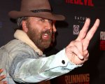 Nicolas Cage irriconoscibile alla premiere di Running with the Devil