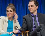 Jim Parsons e Mayim Bialik, star di The Big Bang Theory, produttori della serie Carla