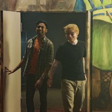Yesterday: Himesh Patel insieme ad Ed Sheeran in una scena del film