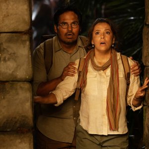 Dora e la città perduta: Eva Longoria e Michael Peña in una scena del film