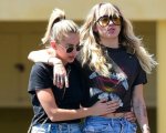 Miley Cyrus rompe con Kaitlynn Carter perché non vuole una relazione seria?