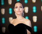 Eternals: Angelina Jolie e un funerale nelle foto dal set