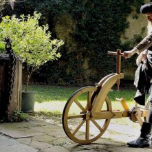 La freccia del tempo: una scena della commedia