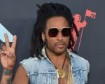 Lenny Kravitz perde i suoi occhiali da sole e chiede aiuto ai fan!