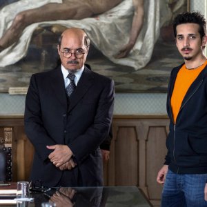 Tuttapposto: Luca Zingaretti e Roberto Lipari in  una scena del film