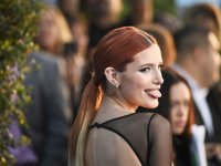 Bella Thorne: Pornhub le darà un premio per il film porno Her &amp; Him