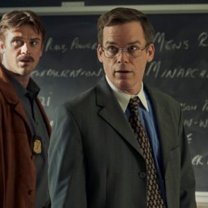 All'ombra della luna: Michael C. Hall e Boyd Holbrook in una scena del film