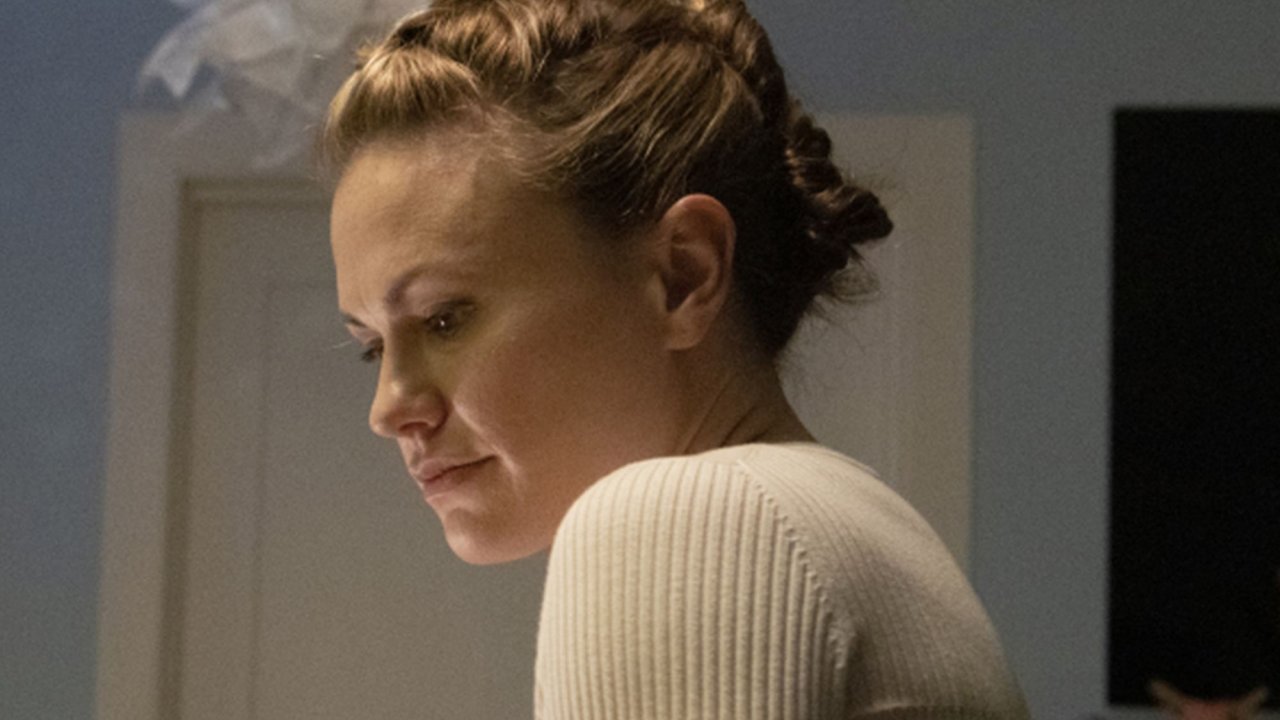 Anna Paquin sul red carpet col bastone per via di una misteriosa malattia