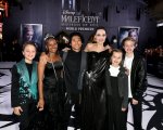 Angelina Jolie: Malefica (e magrissima) con i figli alla premiere di Maleficent 2 (FOTO)