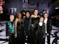 Angelina Jolie: Malefica (e magrissima) con i figli alla premiere di Maleficent 2 (FOTO)