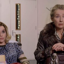 Last Christmas: Emma Thompson ed Emilia Clarke in una scena del film