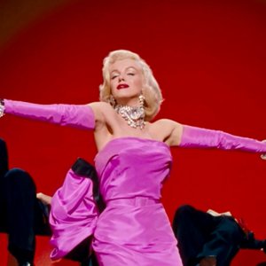 Marilyn Monroe ne Gli uomini preferiscono le bionde: una scena del film