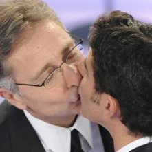 Paolo Bonolis e Luca Laurenti: un bacio appassionato!