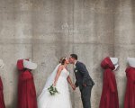 The Handmaid's Tale: la foto del 'matrimonio a tema' scatena i commenti online