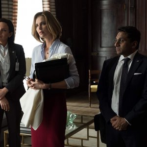 Non succede... ma se succede: una scena con Charlize Theron, June Diane Raphael, Ravi Patel