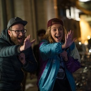 Non succede... ma se succede: Charlize Theron, Seth Rogen in una scena del film