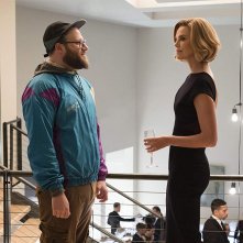 Non succede... ma se succede: Seth Rogen e Charlize Theron in  una scena del film