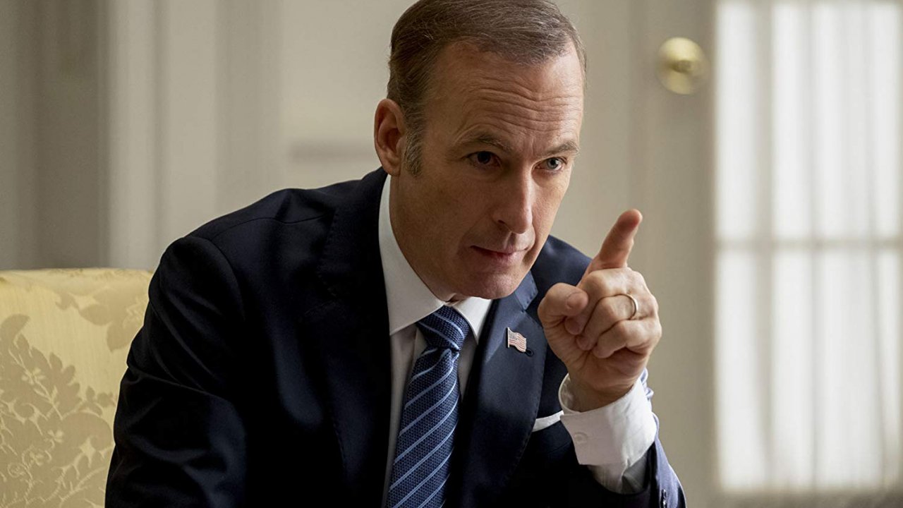 Bob Odenkirk in una scena di Non succede ma se succede