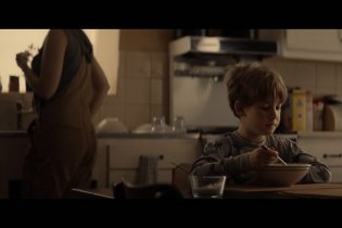 Hole - L'abisso - Vuoi Mangiare - Clip