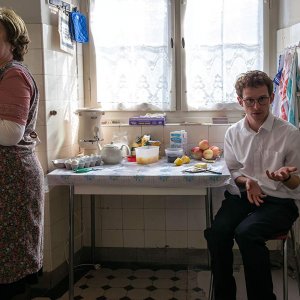 Non tutte le sciagure vengono dal cielo: Inge Maux, Joel Basman in  una scena del film