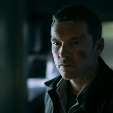 Fractured: un primo piano di Sam Worthington