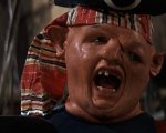 I Goonies, la maschera di Sloth venduta su Amazon è da ridere: che faccia di cu..
