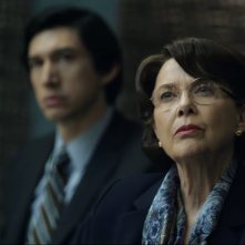 The Report: Adam Driver e Annette Bening in una scena del film