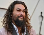 I Simpson, Jason Momoa guest star del nuovo episodio: 'Niente autografi sul seno!'