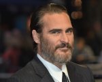 Joaquin Phoenix, lieve incidente con un camion di paramedici per l'attore
