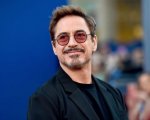 Robert Downey Jr. nel poster di The Voyage of Doctor Dolittle, circondato da animali